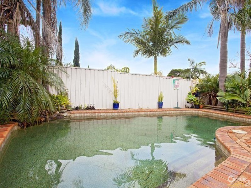 4 Geelong Crescent, St Johns Park NSW 2176