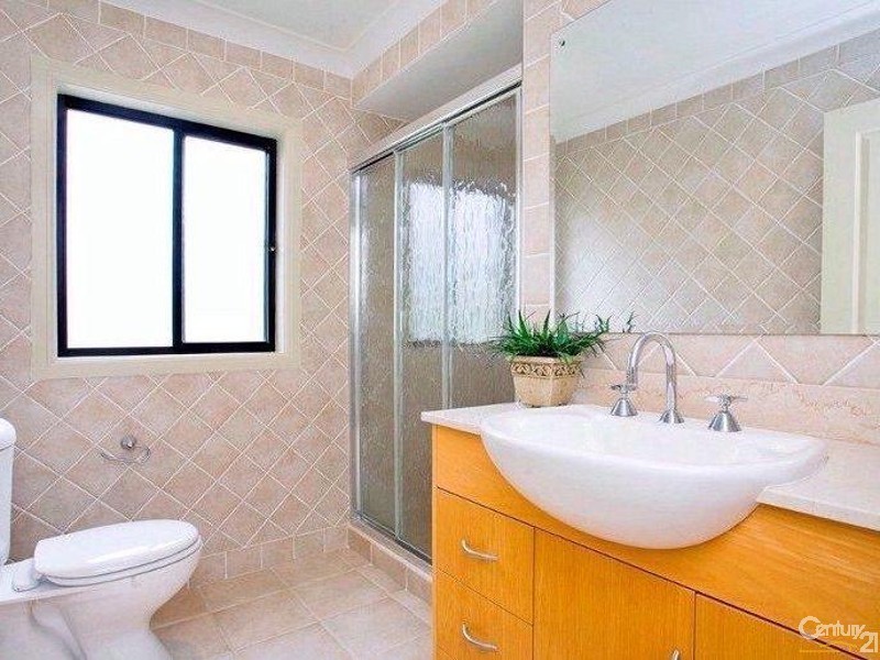 Edensor Park NSW 2176