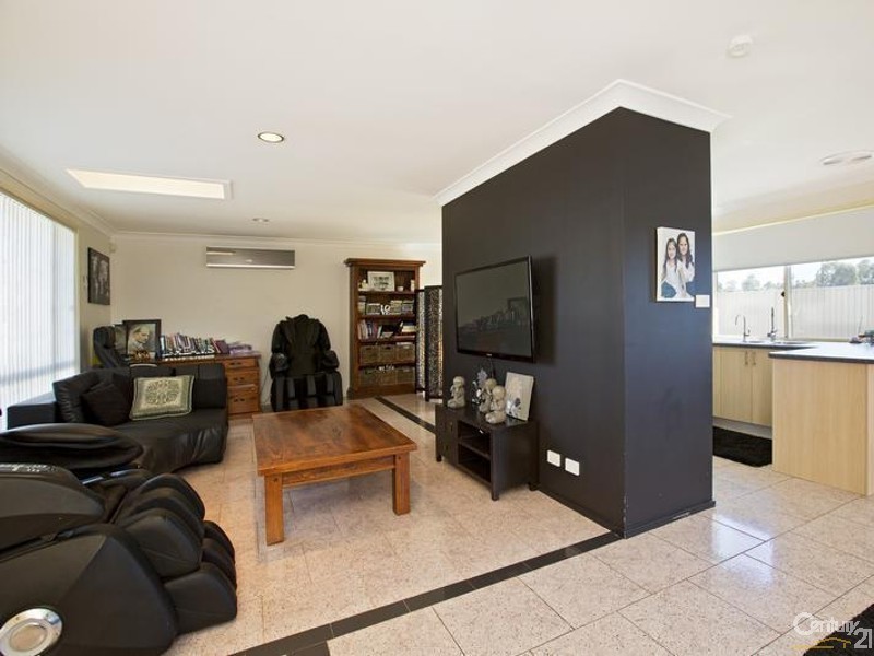 Edensor Park NSW 2176