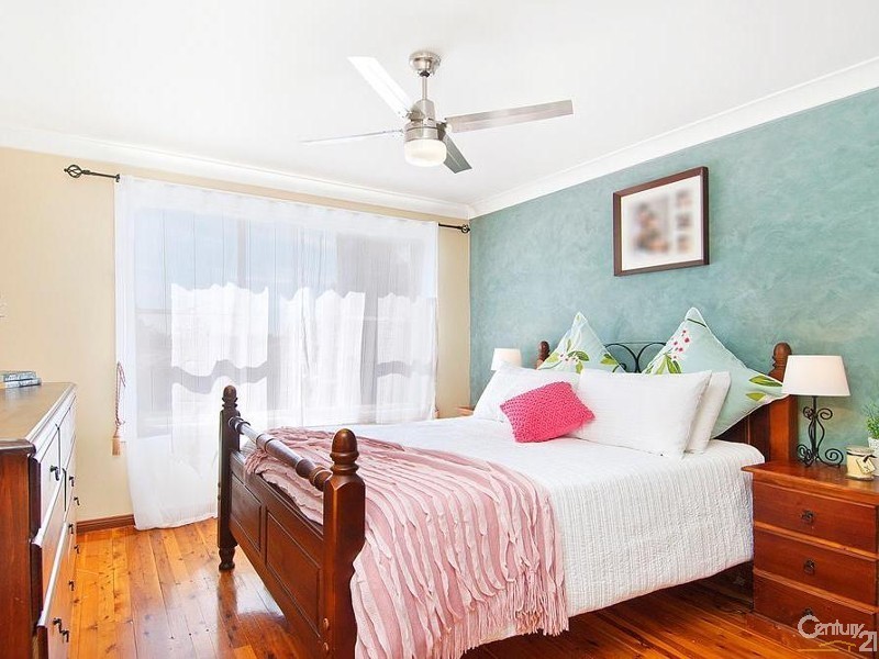 7 Monaro Close, Bossley Park NSW 2176