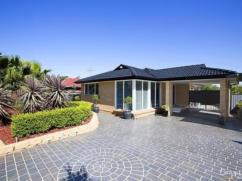 19 Canterbury Road, St Johns Park NSW 2176