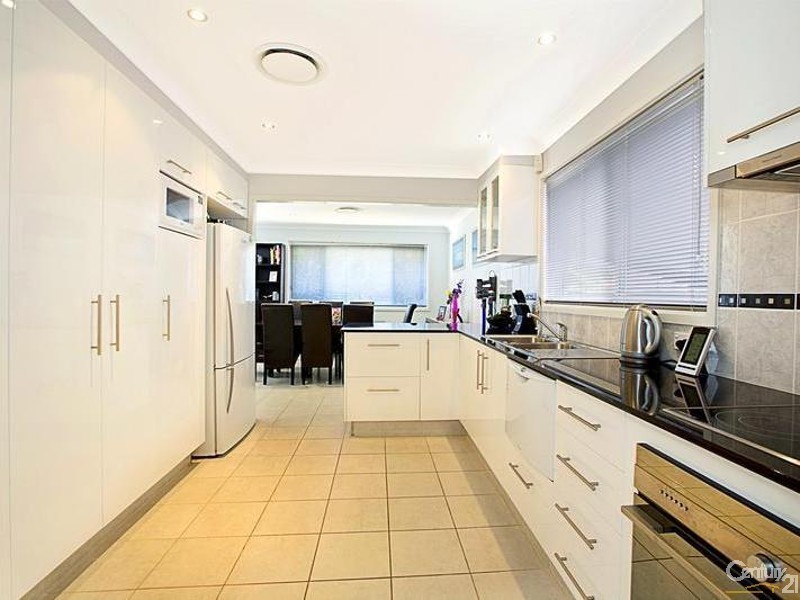 19 Canterbury Road, St Johns Park NSW 2176