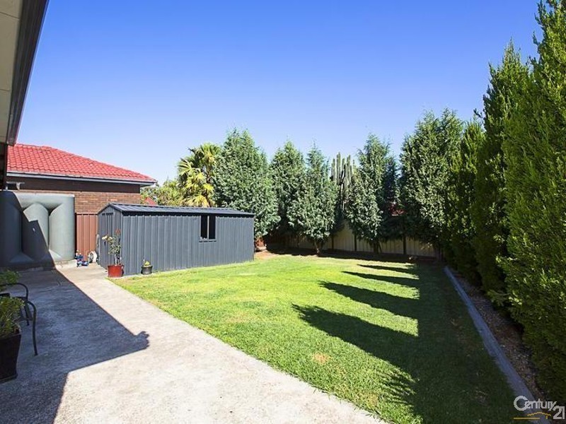 19 Canterbury Road, St Johns Park NSW 2176