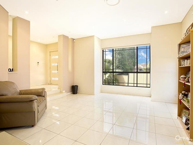 9 Tennant Place, Edensor Park NSW 2176