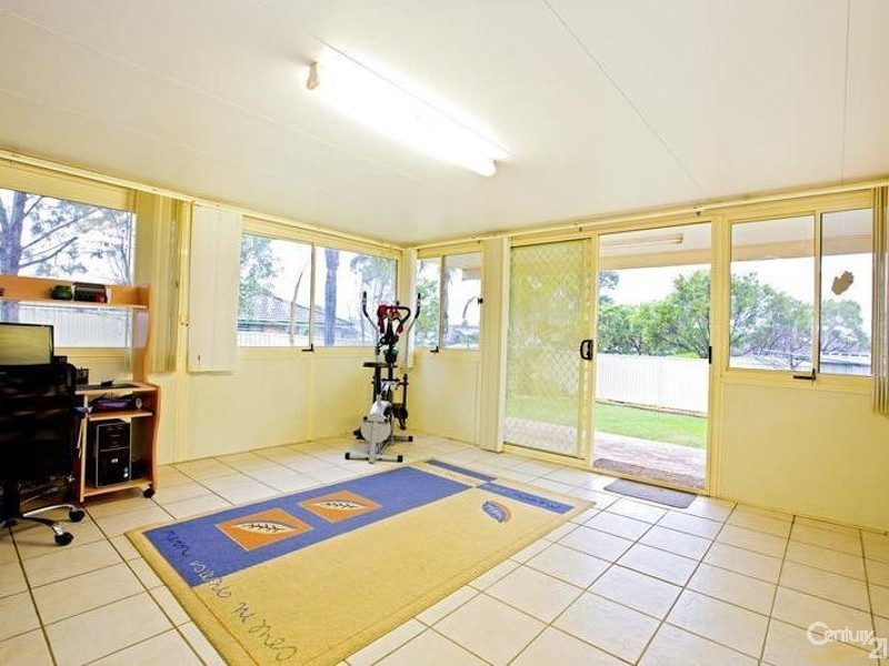 7 Hawk Close, Green Valley NSW 2168