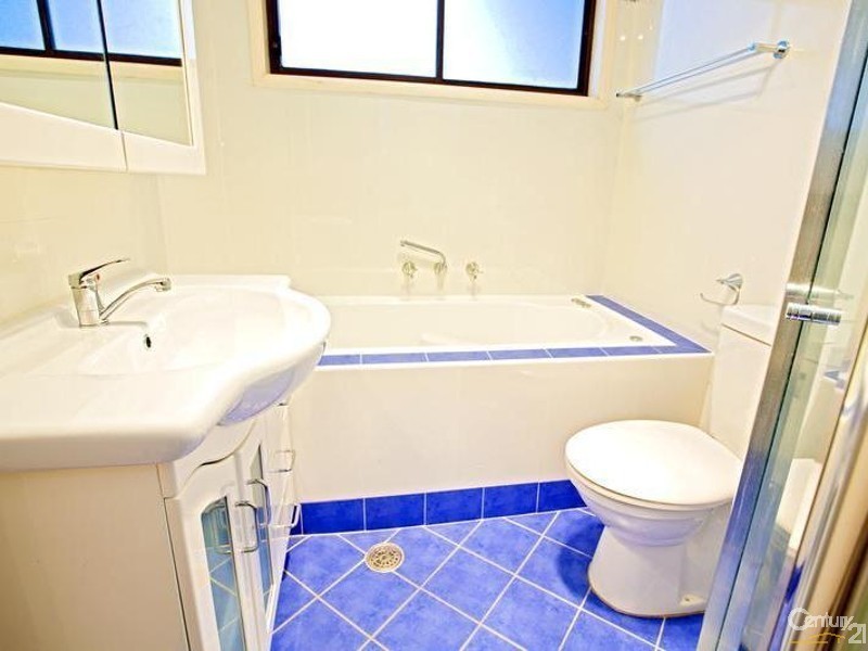 7 Hawk Close, Green Valley NSW 2168