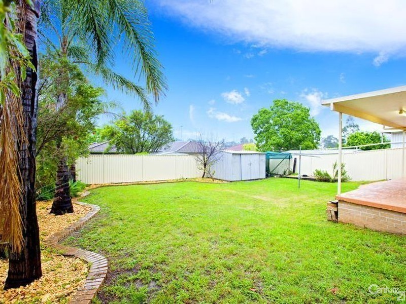 7 Hawk Close, Green Valley NSW 2168