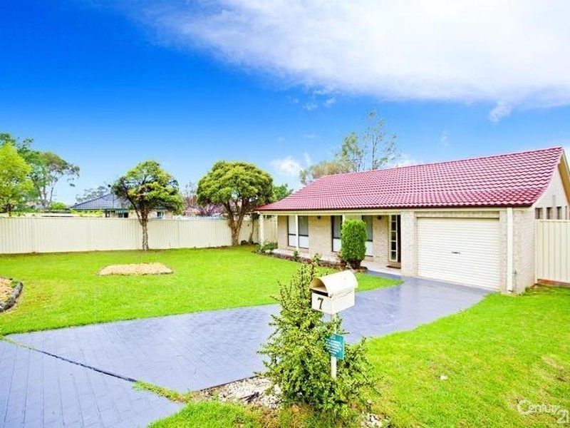 7 Hawk Close, Green Valley NSW 2168
