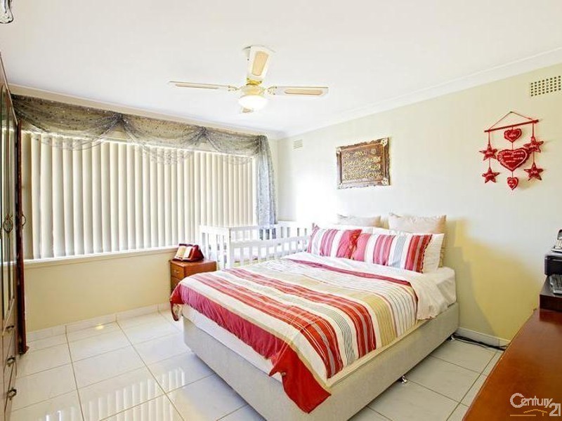 28 Crayford Cr, Mount Pritchard NSW 2170