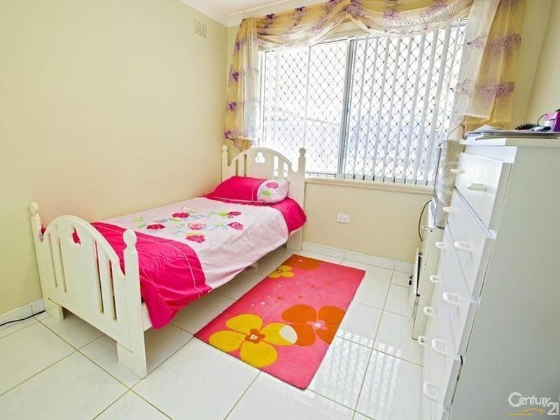 28 Crayford Cr, Mount Pritchard NSW 2170