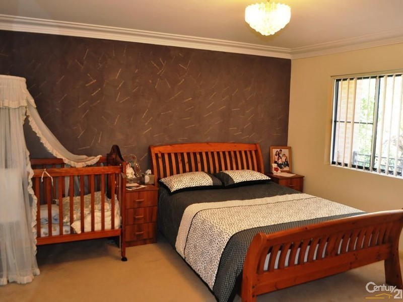 91 Tallowood Crescent, Bossley Park NSW 2176