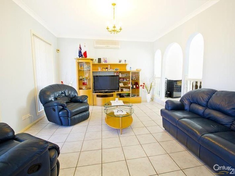 34 Dashmere Street, Bossley Park NSW 2176