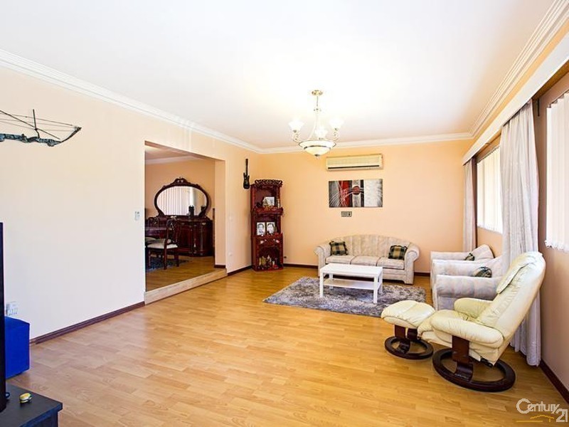 4 Castlereagh Street, Bossley Park NSW 2176