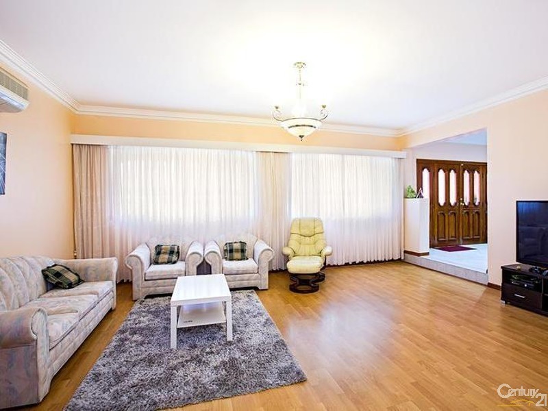 4 Castlereagh Street, Bossley Park NSW 2176