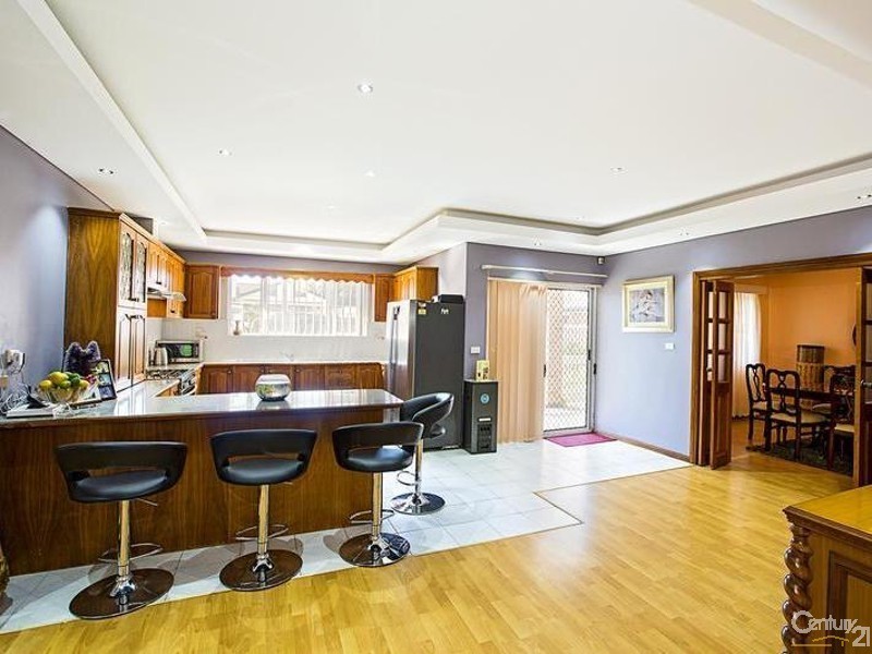 4 Castlereagh Street, Bossley Park NSW 2176