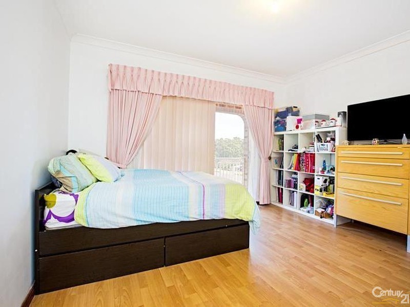 4 Castlereagh Street, Bossley Park NSW 2176