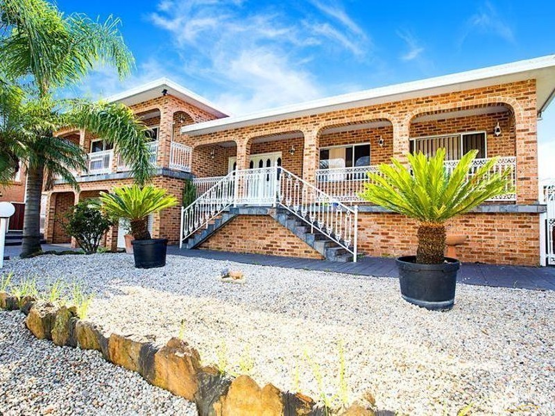 4 Castlereagh Street, Bossley Park NSW 2176