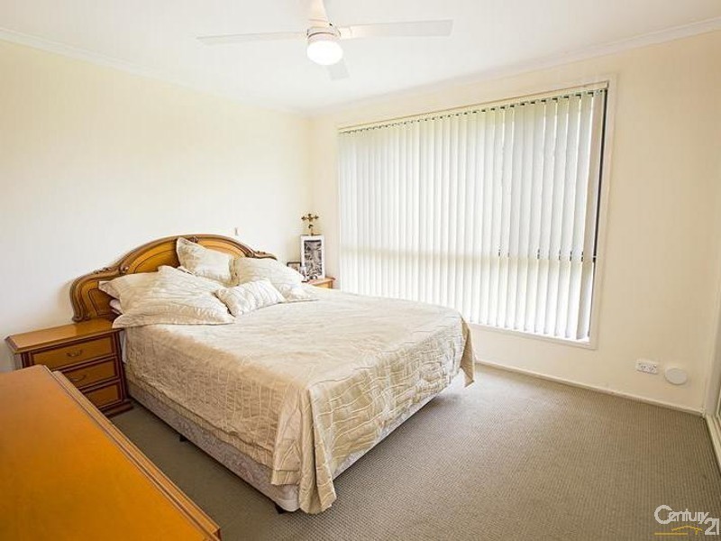 3 Yass Place, Bossley Park NSW 2176