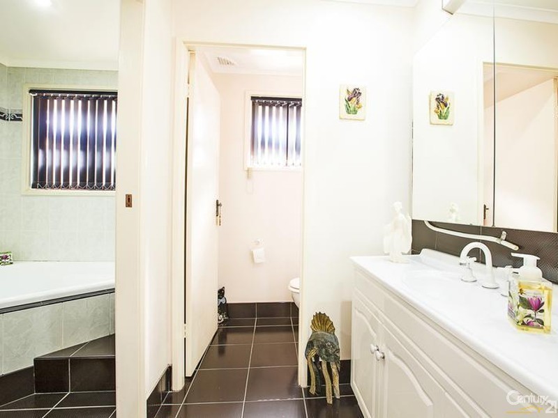 165 Mimosa Road, Bossley Park NSW 2176