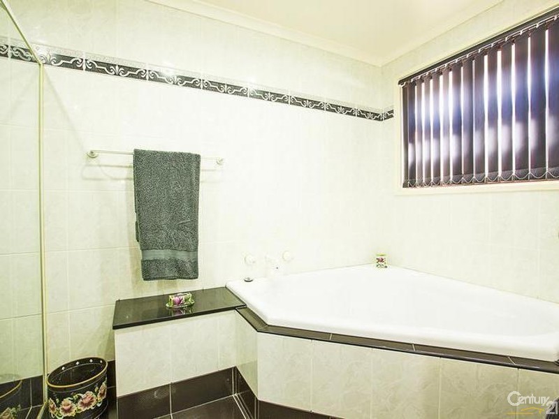 165 Mimosa Road, Bossley Park NSW 2176