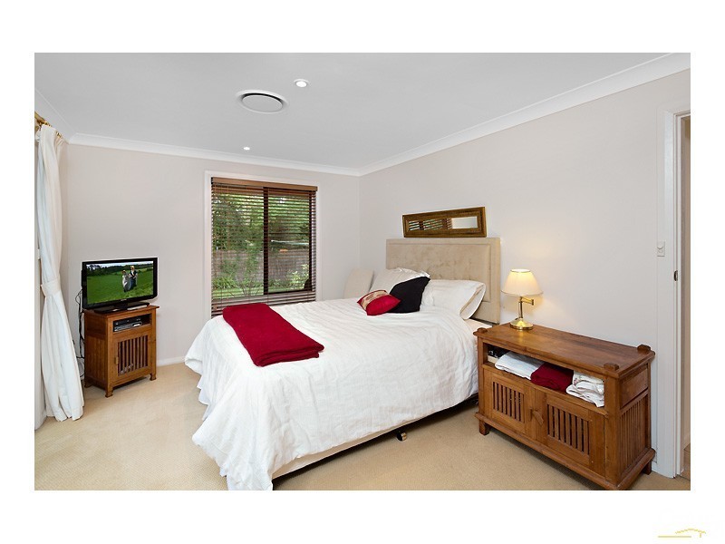 8 Berenbel Pl, Westleigh NSW 2120