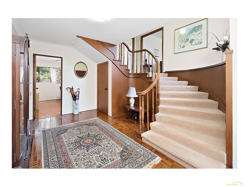 17 Greenhaven Dr, Pennant Hills NSW 2120