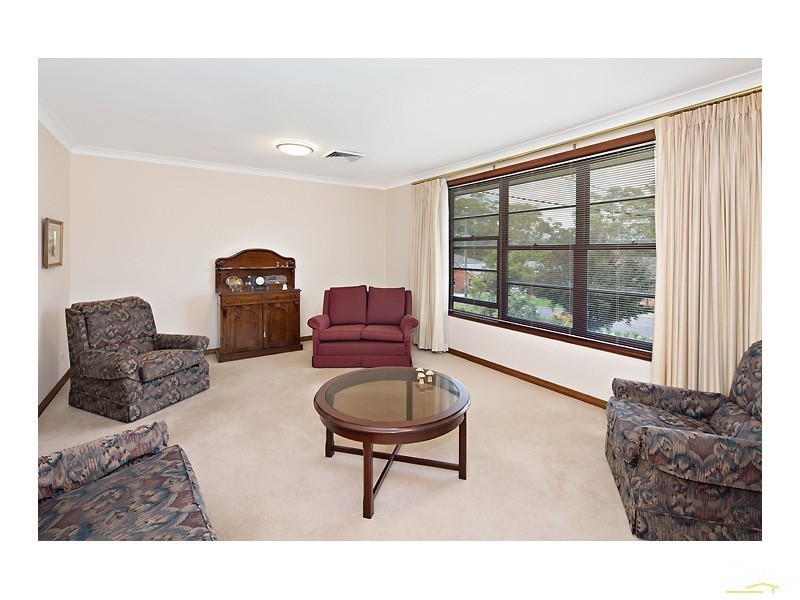 17 Greenhaven Dr, Pennant Hills NSW 2120