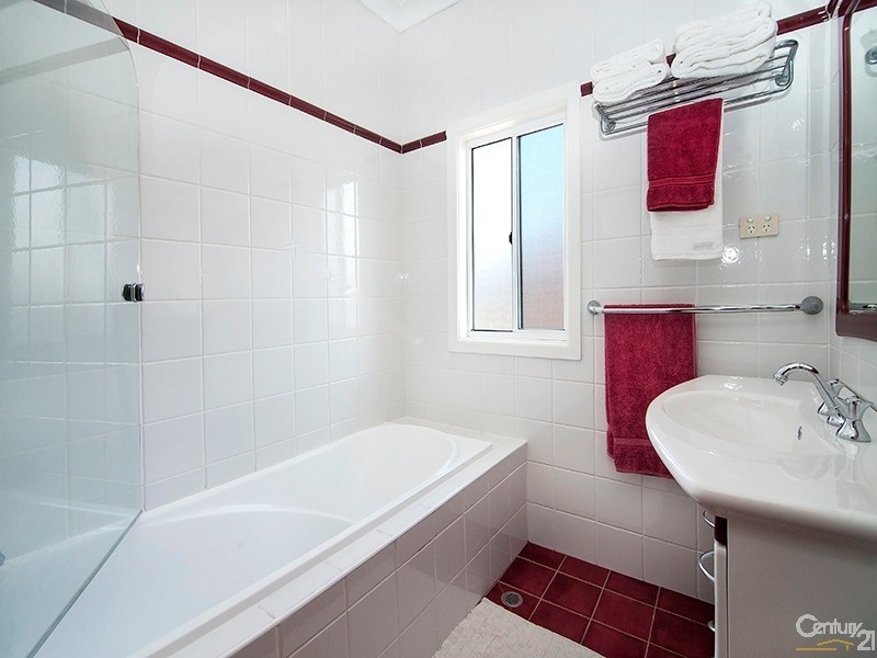 6 Sandakan Road, Revesby Heights NSW 2212