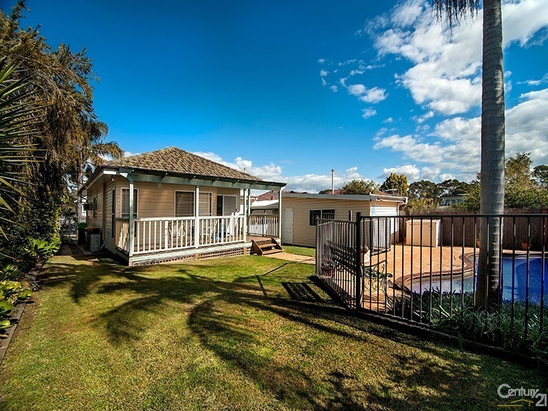 6 Sandakan Road, Revesby Heights NSW 2212