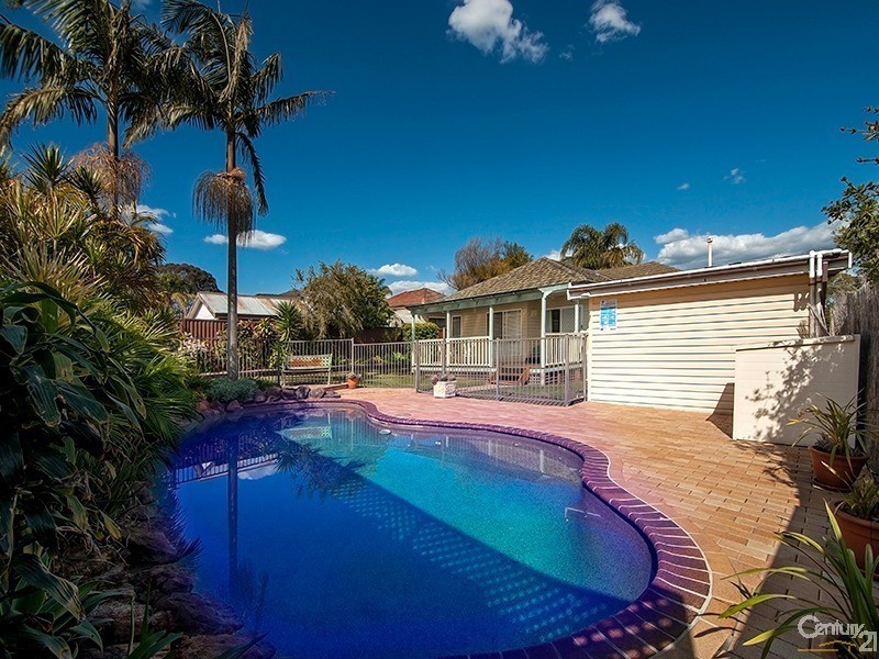 6 Sandakan Road, Revesby Heights NSW 2212