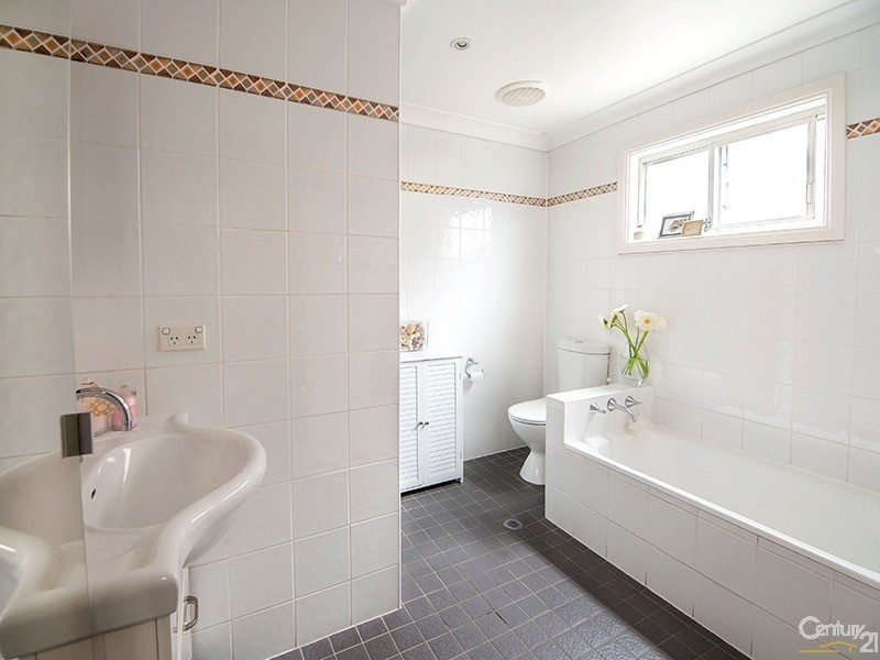 8 Dinora Street, Belmore NSW 2192