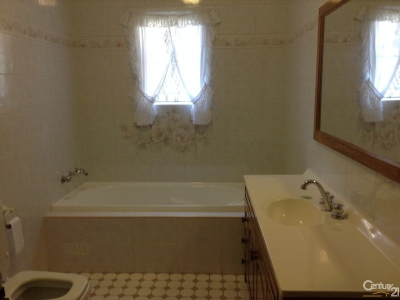 1b Bungalow Crescent, Bankstown NSW 2200