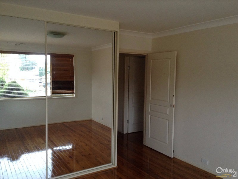 2 Dell Place, Georges Hall NSW 2198