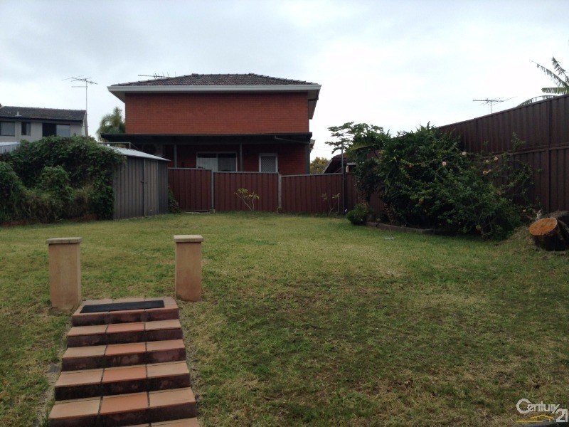 2 Dell Place, Georges Hall NSW 2198