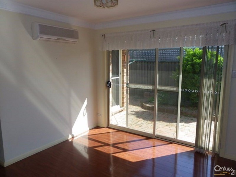 2/9 Broe Avenue, East Hills NSW 2213