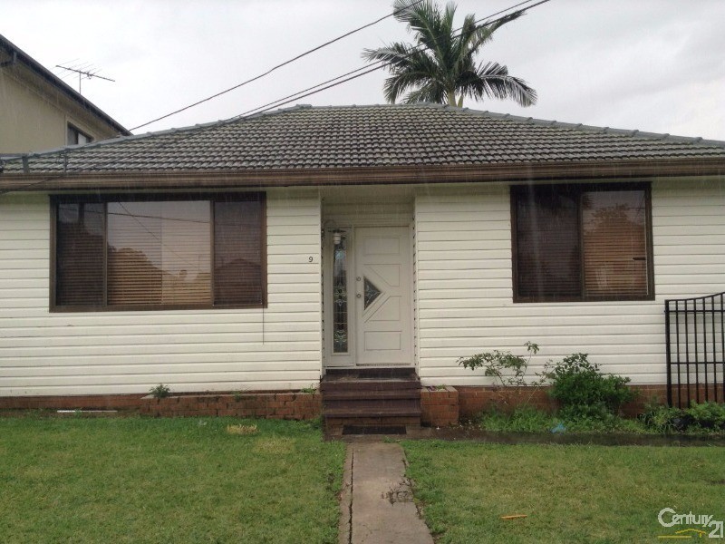 9 Omega Place, Greenacre NSW 2190