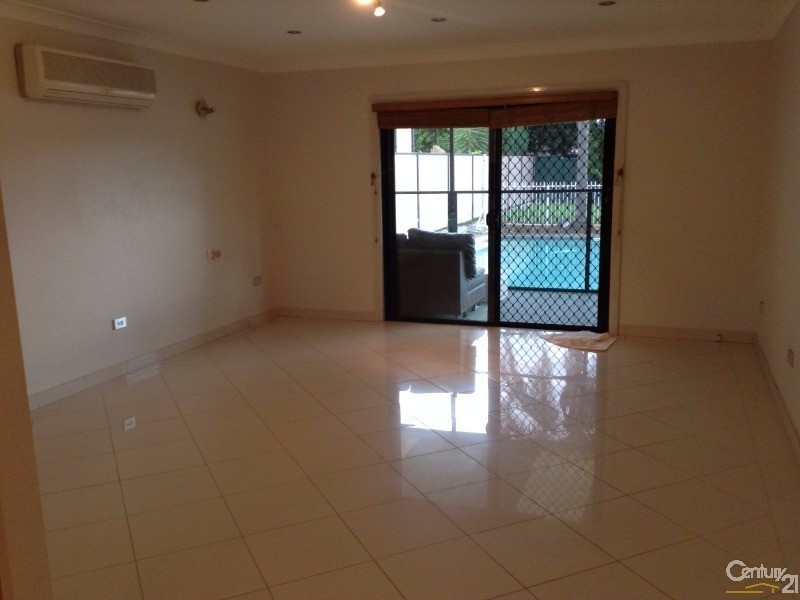 9 Omega Place, Greenacre NSW 2190