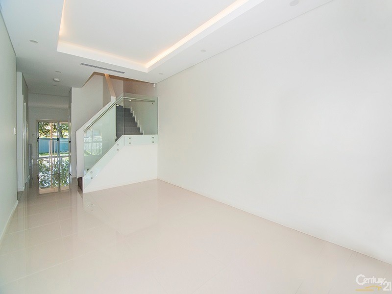 13 Cheatle Street, East Hills NSW 2213