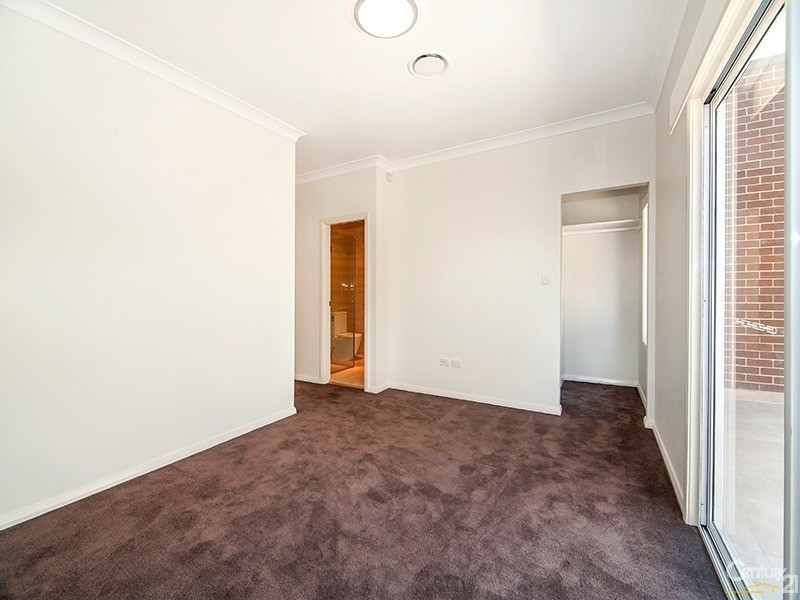 13 Cheatle Street, East Hills NSW 2213