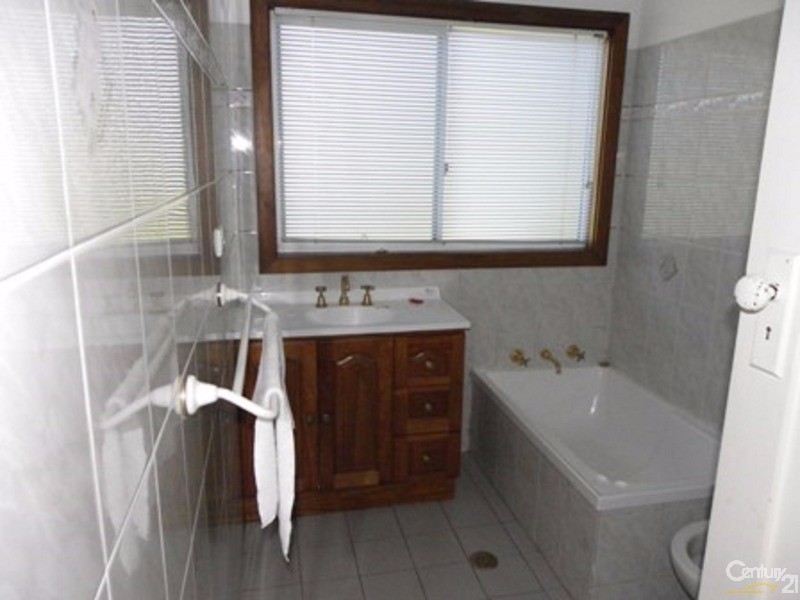 37 Monie Ave, East Hills NSW 2213