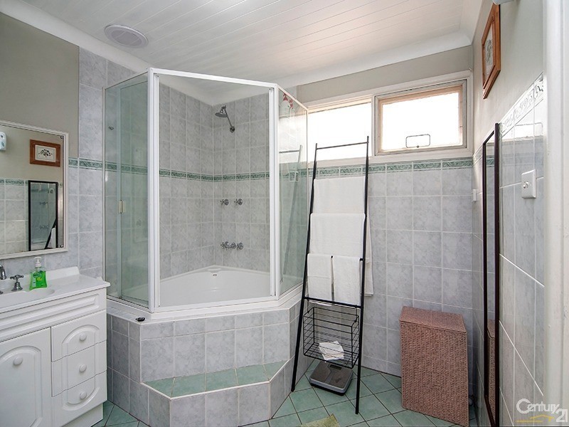 19 Gal Crescent, Moorebank NSW 2170