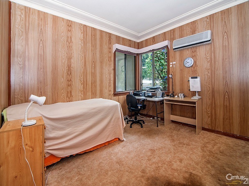 6 Forrest Road, East Hills NSW 2213