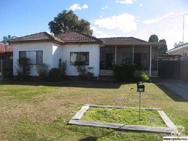 22 Eileen Street, Picnic Point NSW 2213