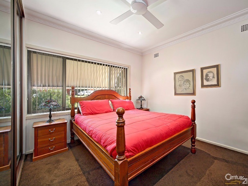 28 Mae Crescent, Panania NSW 2213