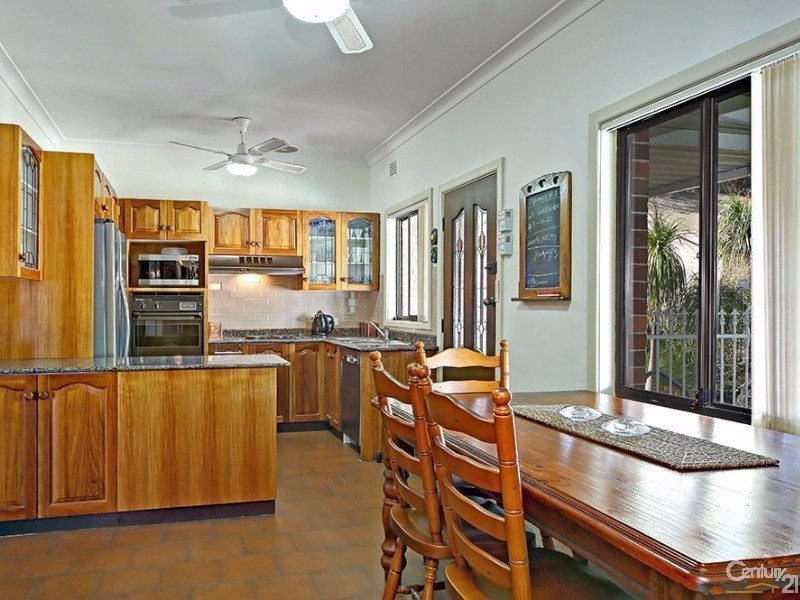 28 Mae Crescent, Panania NSW 2213