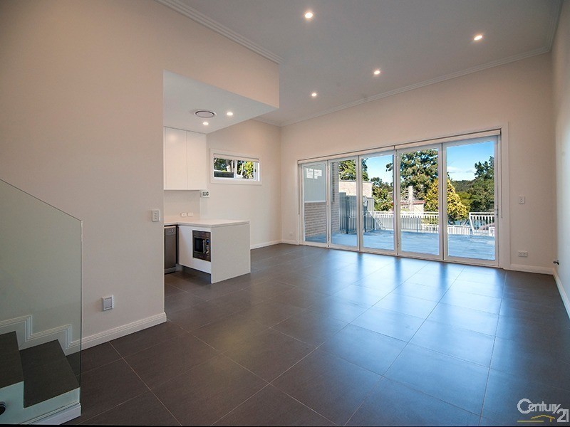 748A Henry Lawson Dr, Picnic Point NSW 2213