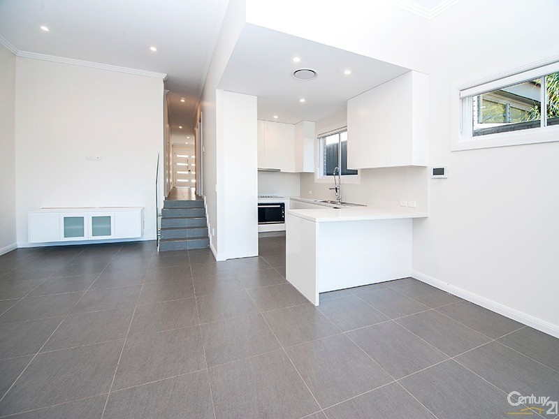 748A Henry Lawson Dr, Picnic Point NSW 2213