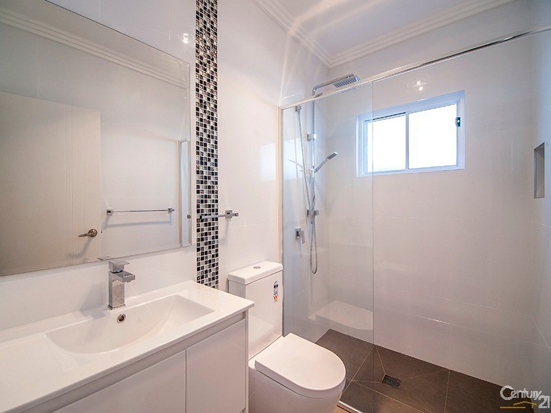 748A Henry Lawson Dr, Picnic Point NSW 2213