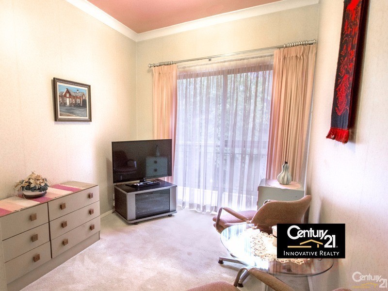 848 Henry Lawson Drive, Picnic Point NSW 2213