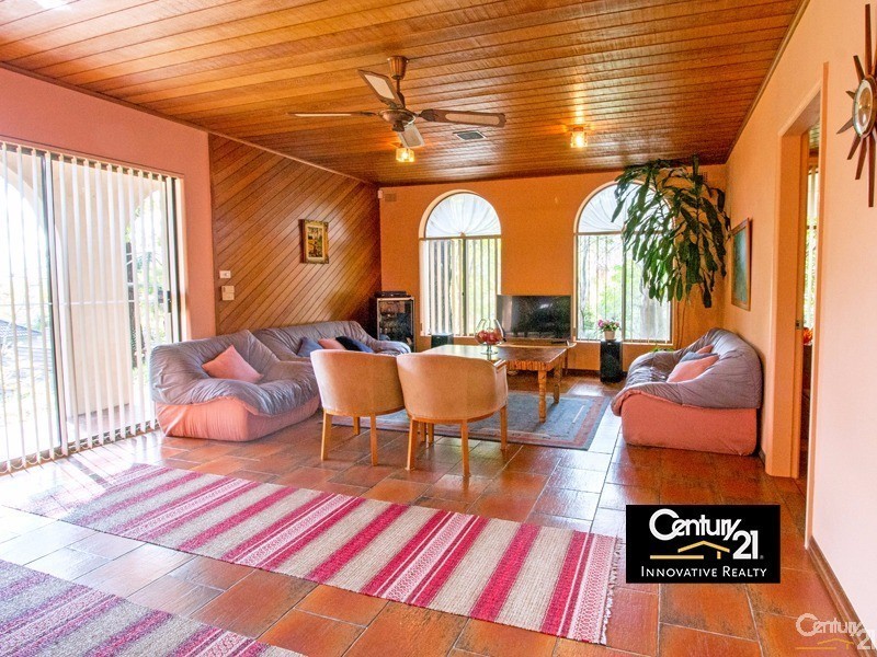 848 Henry Lawson Drive, Picnic Point NSW 2213